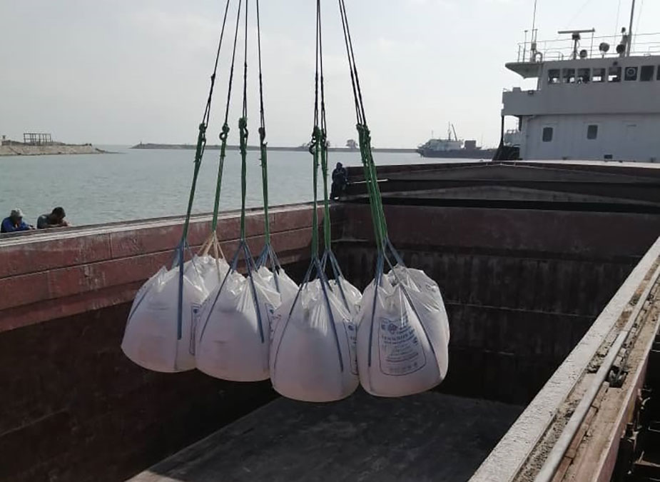 Loading products on the ship